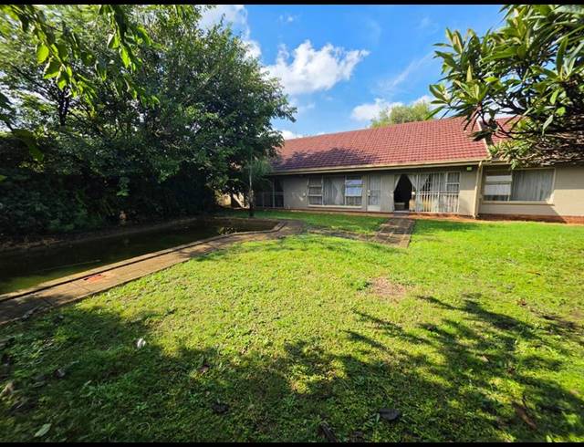 6 BEDROOM HOUSE FOR SALE IN BRACKENHURST